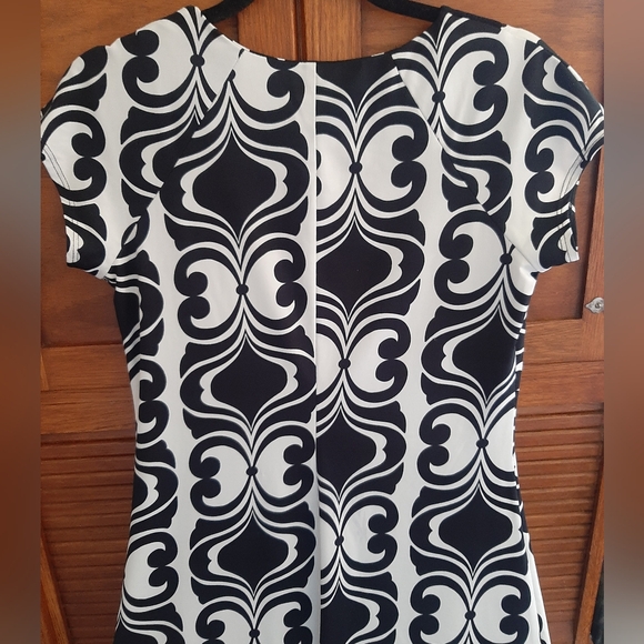 Black and white sleeveless dress - Picture 5 of 12